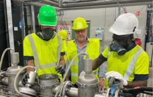 Der Kunde wollte die VDA-AdBlue-Zertifizierung. Wir stellten fest, dass er zuerst ISO 9001 brauchte – so haben wir eine „Verzögerung“ in einen Wettbewerbsvorteil verwandelt